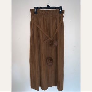 Warm skirt with pompons